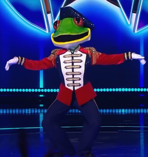 лягушка в шоу Маска Танцы